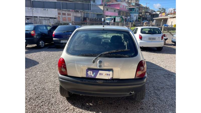 CHEVROLET - CORSA - 1996/1996 - Prata - R$ 11.000,00