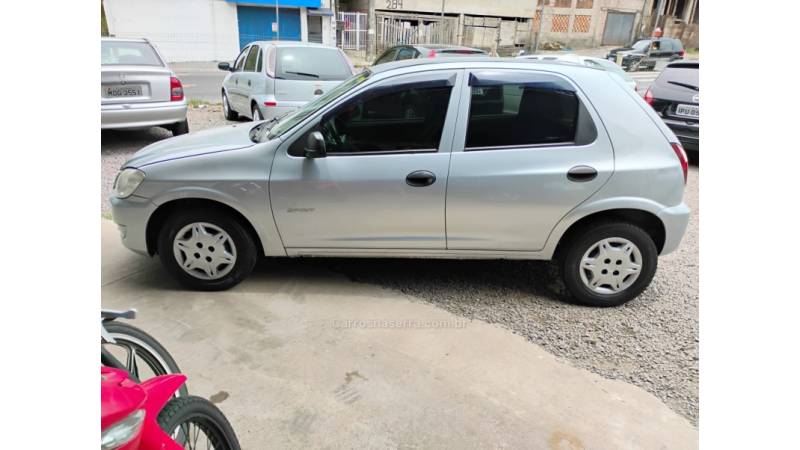 CHEVROLET - CELTA - 2011/2011 - Prata - R$ 27.500,00
