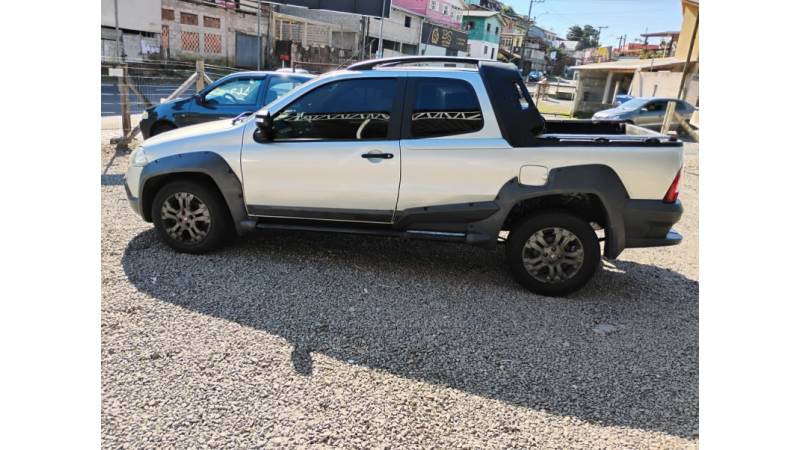 FIAT - STRADA - 2012/2012 - Prata - R$ 41.000,00