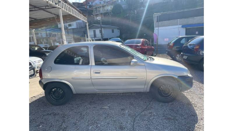 CHEVROLET - CORSA - 1996/1996 - Prata - R$ 11.000,00