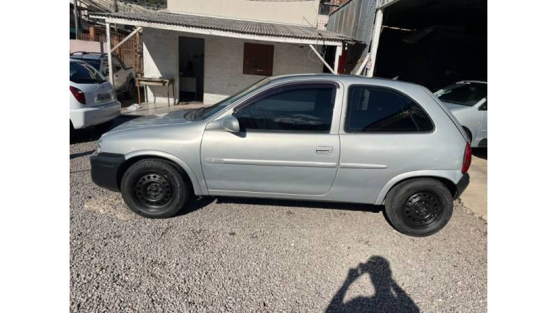CHEVROLET - CORSA - 1996/1996 - Prata - R$ 11.000,00