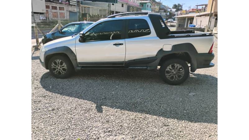 FIAT - STRADA - 2012/2012 - Prata - R$ 41.000,00
