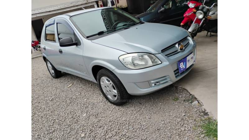 CHEVROLET - CELTA - 2011/2011 - Prata - R$ 27.500,00